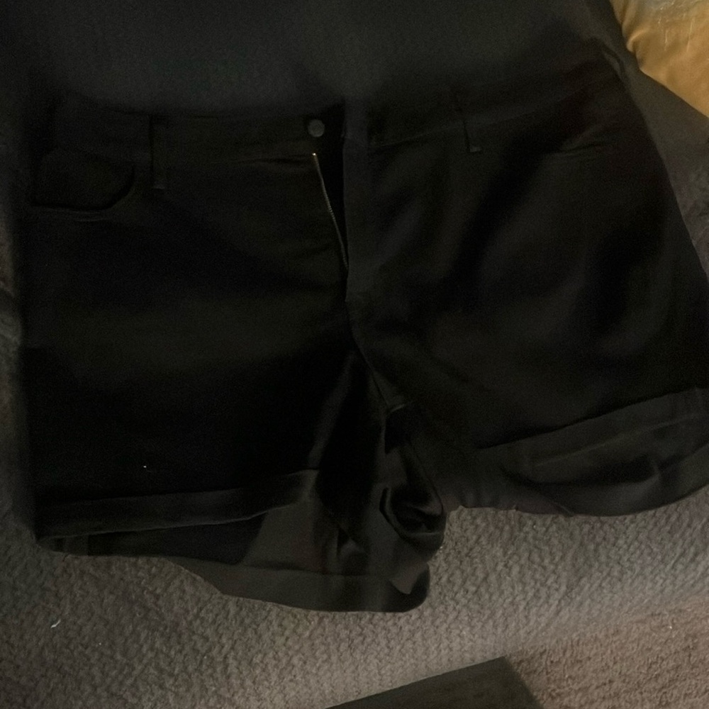 Size 22 black old navy shorts